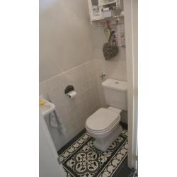 Prima gelegen zeer ruime 2-onder-1 kap met ruim perceel